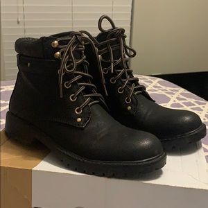 boots size 8.5